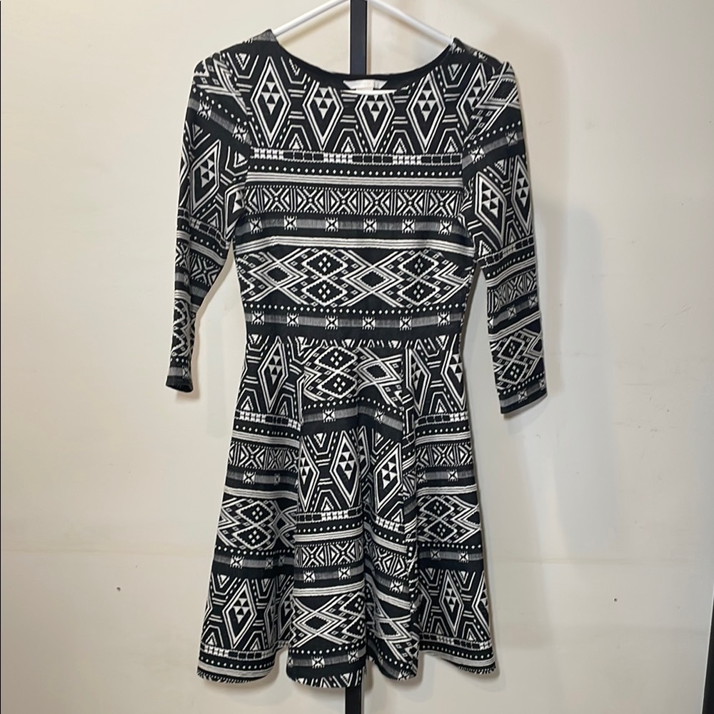 H&M Black and White Long Sleeve Dress